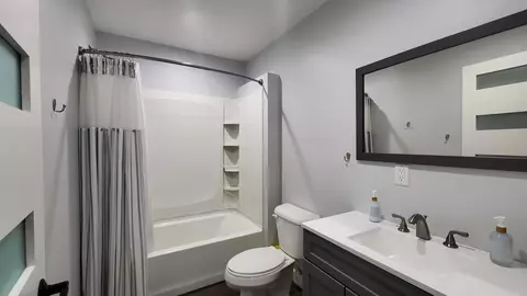 Bath - 1052 10th St, Okeechobee, FL 34974 photo 3 of 5