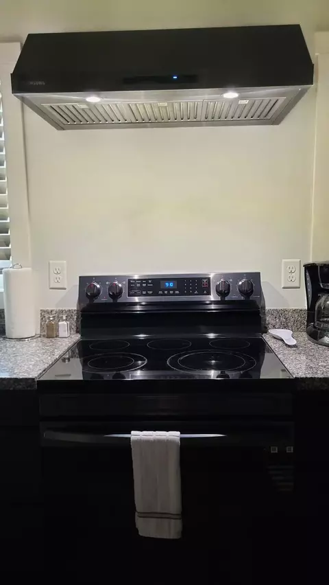 Kitchen - 1052 10th St, Okeechobee, FL 34974 photo 4 of 9