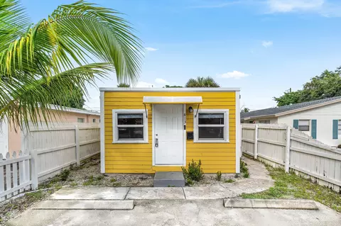 413 N E St, Lake Worth Beach, FL 33460