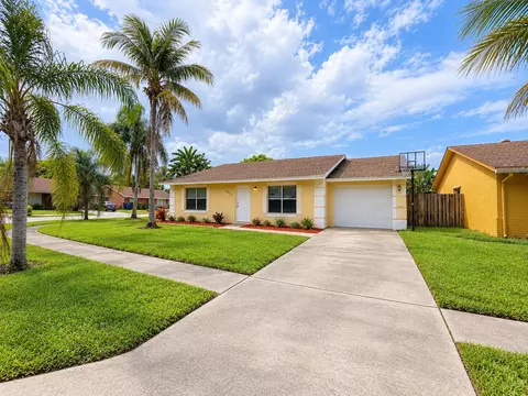 6117 Blue Grass Cir, Lake Worth, FL 33463