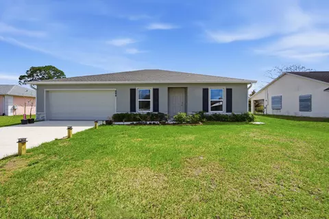 684 SE Crescent Ave, Port Saint Lucie, FL 34984