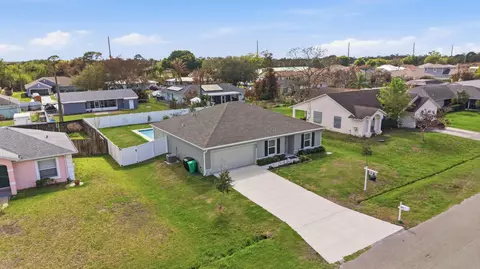 684 SE Crescent Ave, Port Saint Lucie, FL 34984