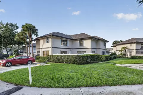 11 Amherst Ct #D, Royal Palm Beach, FL 33411