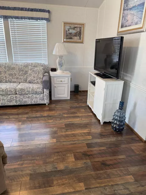 Living - 5224 SE 67th Ave SE, Okeechobee, FL 34974 photo 4 of 5