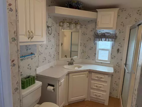 Bath - 5224 SE 67th Ave SE, Okeechobee, FL 34974 photo 1 of 3