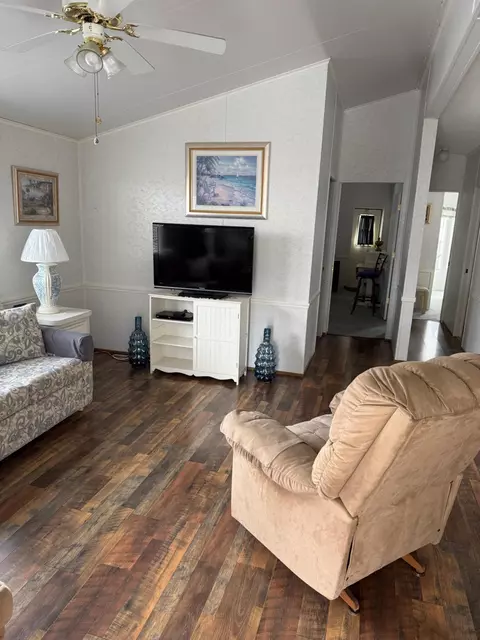 Living - 5224 SE 67th Ave SE, Okeechobee, FL 34974 photo 3 of 5