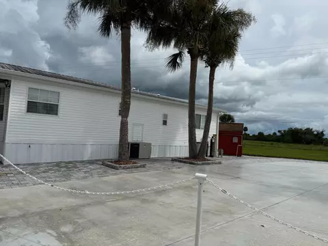 Exterior - 5224 SE 67th Ave SE, Okeechobee, FL 34974 photo 3 of 5