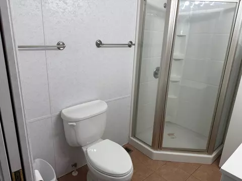 Bath - 5224 SE 67th Ave SE, Okeechobee, FL 34974 photo 3 of 3