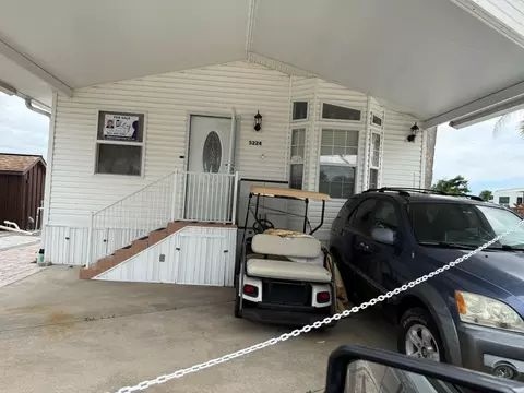 Exterior - 5224 SE 67th Ave SE, Okeechobee, FL 34974 photo 2 of 5