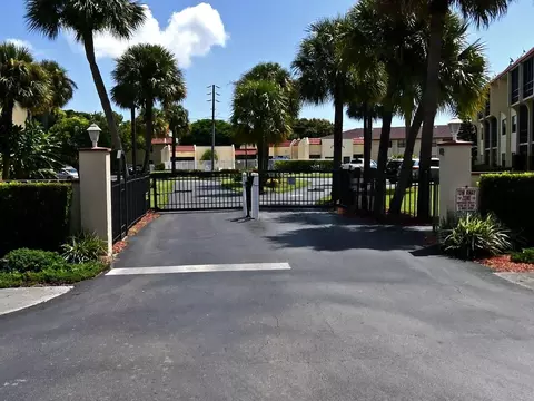 2050 Oleander Ave #2-106, Fort Pierce, FL 34950