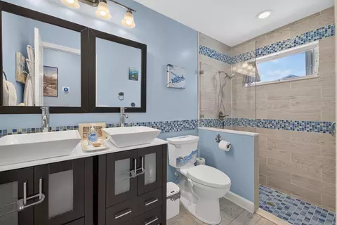 Bath - 1784 SW Gregor Way, Stuart, FL 34997 photo 3 of 4