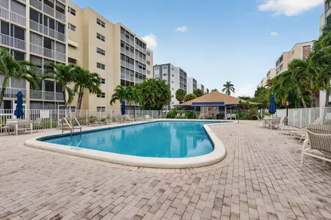 620 NE 12th Ave #202, Hallandale Beach, FL 33009