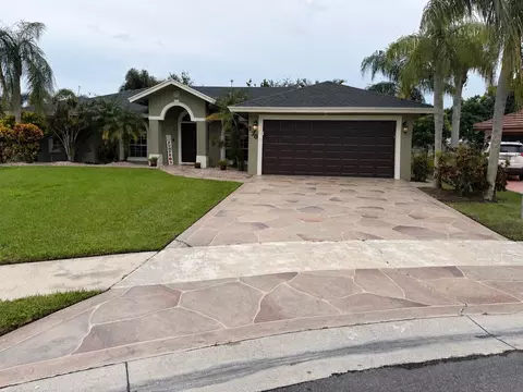 178 Park Rd N, Royal Palm Beach, FL 33411