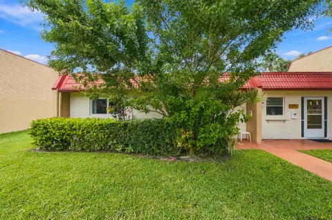 193 Lake Evelyn Dr, West Palm Beach, FL 33411