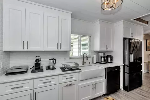 Kitchen - 814 Oak Rd, Ocala, FL 34472 photo 3 of 3