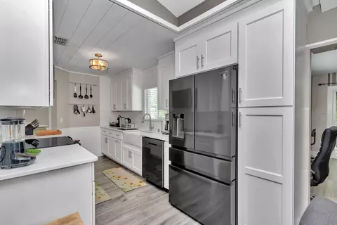Kitchen - 814 Oak Rd, Ocala, FL 34472 photo 1 of 3