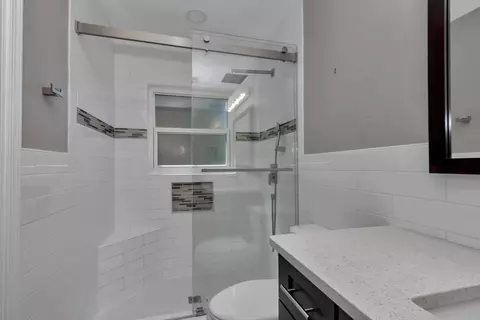 Bath - 814 Oak Rd, Ocala, FL 34472 photo 3 of 3