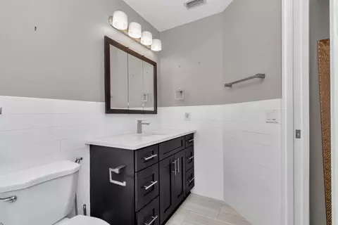 Bath - 814 Oak Rd, Ocala, FL 34472 photo 2 of 3