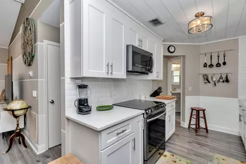 Kitchen - 814 Oak Rd, Ocala, FL 34472 photo 2 of 3