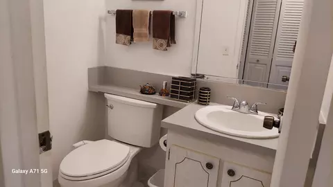 Bath - 160 Preston Way, Boca Raton, FL 33434 photo 2 of 2