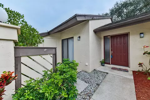 13 Bay Cedar Ct, Royal Palm Beach, FL 33411