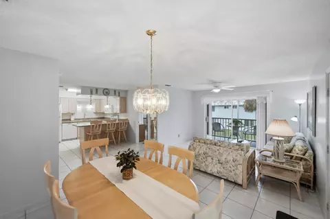 105 SE Village Dr, Port Saint Lucie, FL 34952