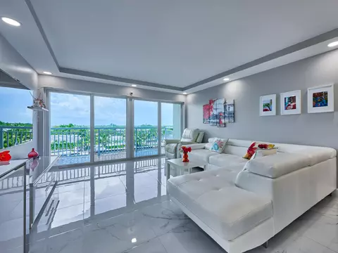 2611 N Riverside Dr #606, Pompano Beach, FL 33062