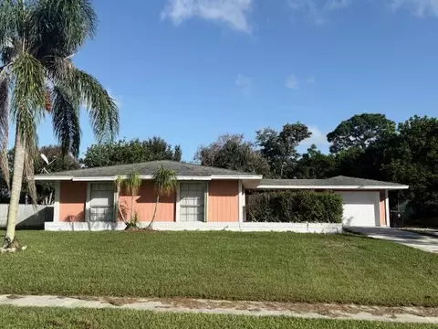 357 NE Camelot Dr, Port Saint Lucie, FL 34983