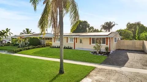 9379 Keating Dr, Palm Beach Gardens, FL 33410