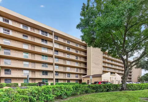 4550 NW 18th Ave #107, Pompano Beach, FL 33064