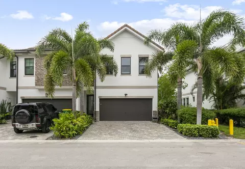 4511 E Aqua Bella Ln, Fort Lauderdale, FL 33312