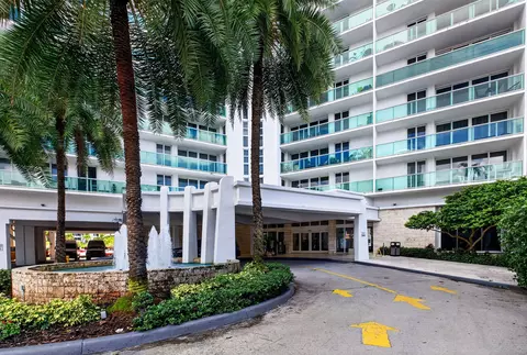 100 Bayview Dr #620, Sunny Isles Beach, FL 33160