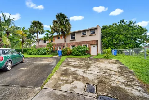 247 Sunshine Dr, Coconut Creek, FL 33066