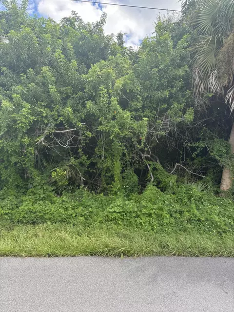 6294 Rosewood Dr, Englewood, FL 34224