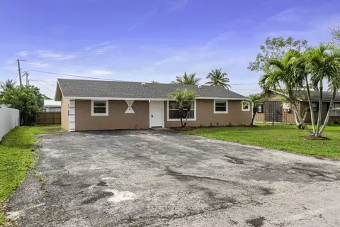 816 NE 22nd St, Belle Glade, FL 33430