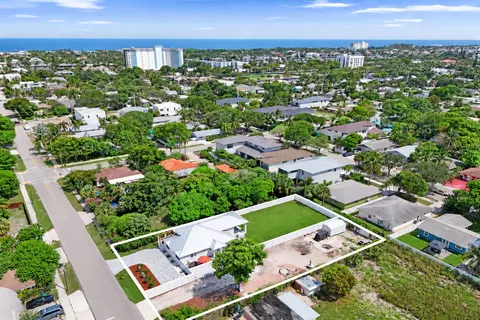 202 SE 4th St, Delray Beach, FL 33483