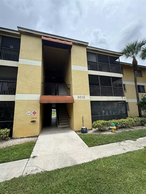 3013 N Oakland Forest Dr #106, Oakland Park, FL 33309