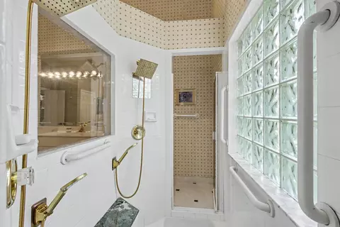 Bath - 7021 Falls Rd E, Boynton Beach, FL 33437 photo 5 of 6