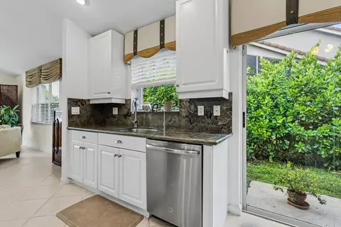 Kitchen - 7021 Falls Rd E, Boynton Beach, FL 33437 photo 4 of 5