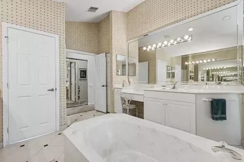 Bath - 7021 Falls Rd E, Boynton Beach, FL 33437 photo 4 of 6