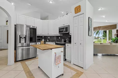 Kitchen - 7021 Falls Rd E, Boynton Beach, FL 33437 photo 2 of 5