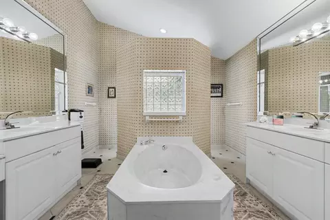 Bath - 7021 Falls Rd E, Boynton Beach, FL 33437 photo 3 of 6
