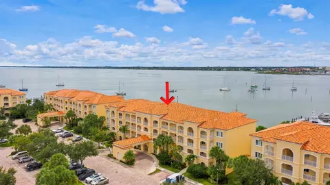 32 Harbour Isle Dr W #103, Fort Pierce, FL 34949
