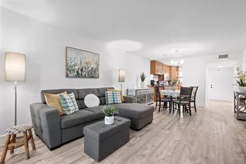 9350 Sunrise Lakes Blvd #205, Sunrise, FL 33322