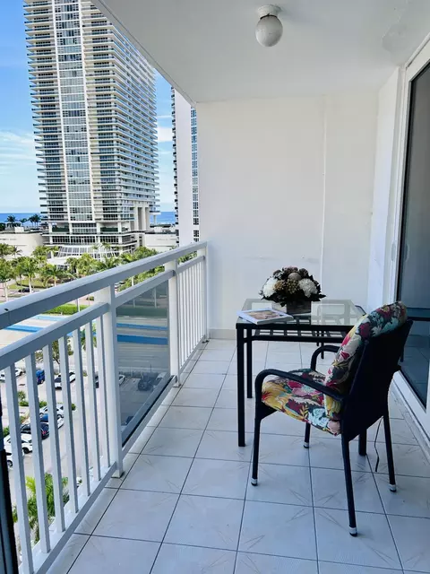 1849 S Ocean Dr #1105, Hallandale Beach, FL 33009