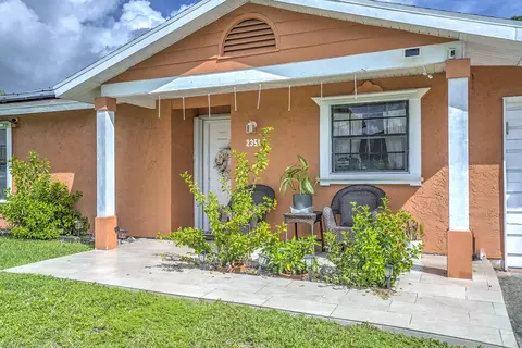 2351 SE Fruit Ave, Port Saint Lucie, FL 34952