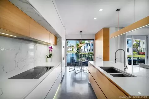 20824 NE 30th Pl, Aventura, FL 33180