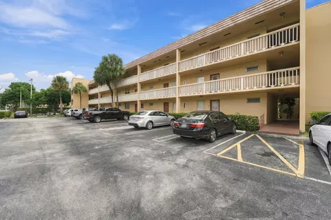 6350 NW 62nd St #212, Tamarac, FL 33319