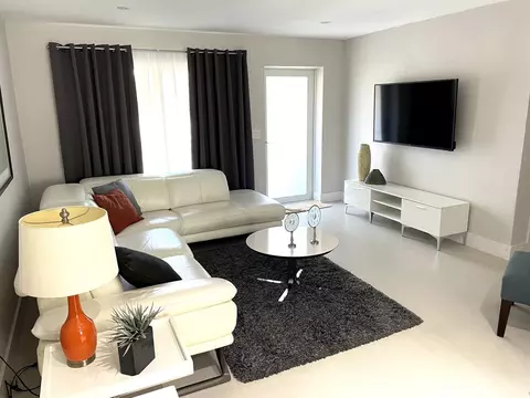 1400 NE 23rd St, Wilton Manors, FL 33305