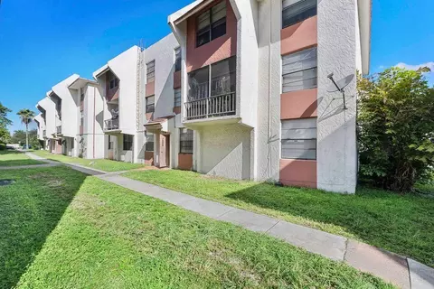 1794 NW 55th Ave #203, Lauderhill, FL 33313